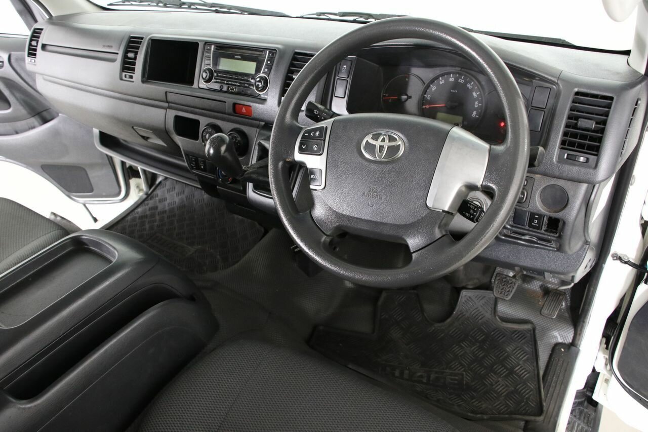 2015 Toyota HiAce Commute - Image 2