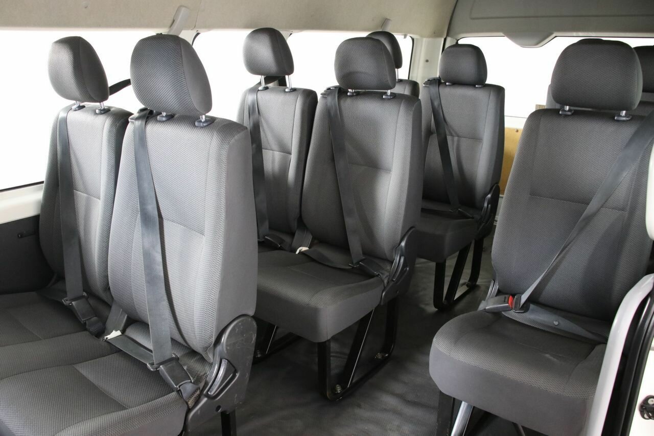 2015 Toyota HiAce Commute - Image 14