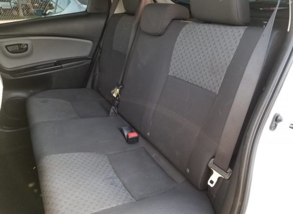 2015 Toyota Yaris LE - Image 4