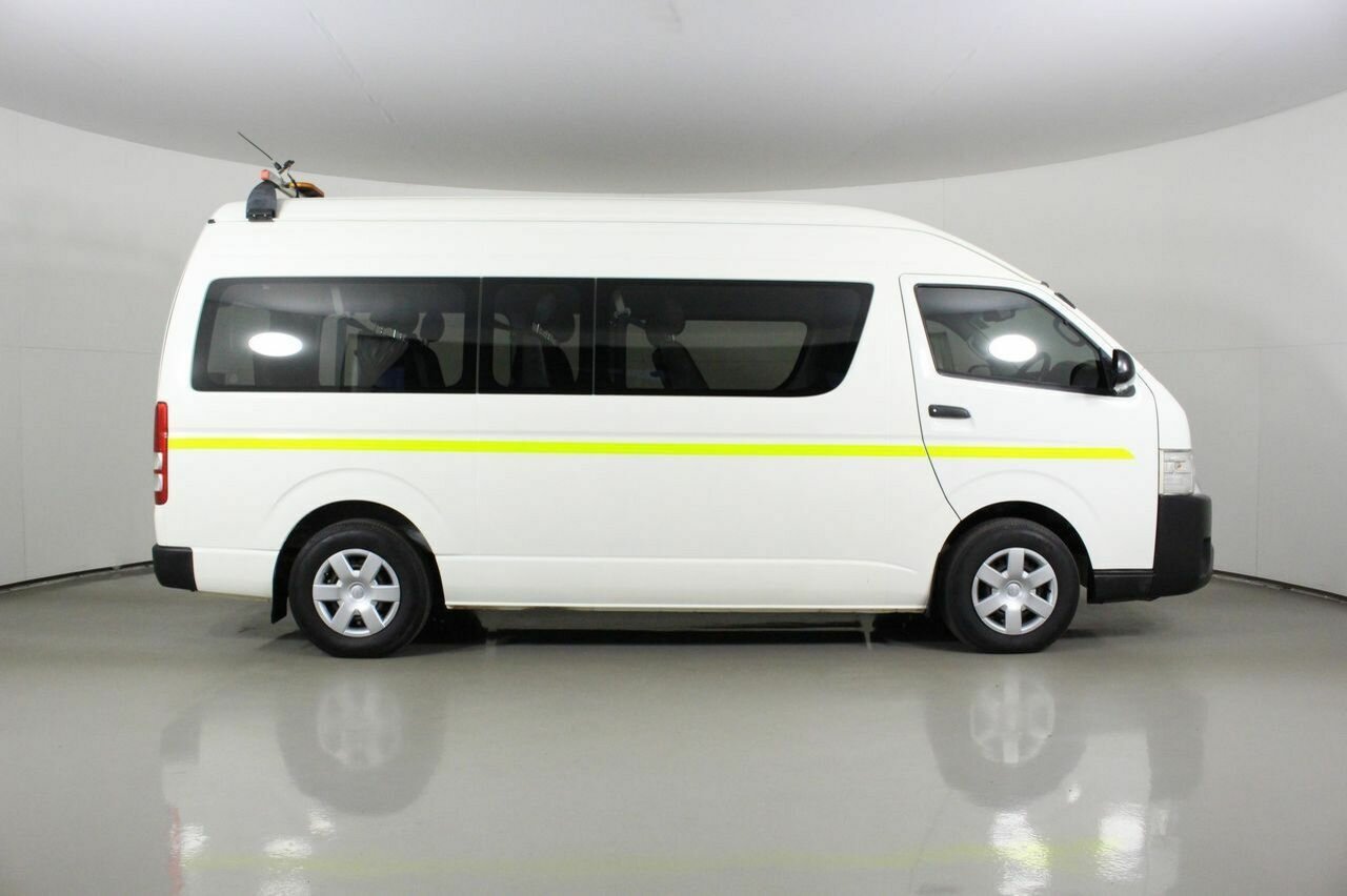 2016 Toyota HiAce Commuter - Image 2