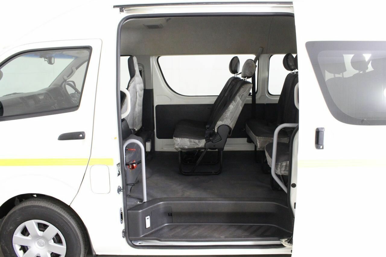 2016 Toyota HiAce Commuter - Image 8