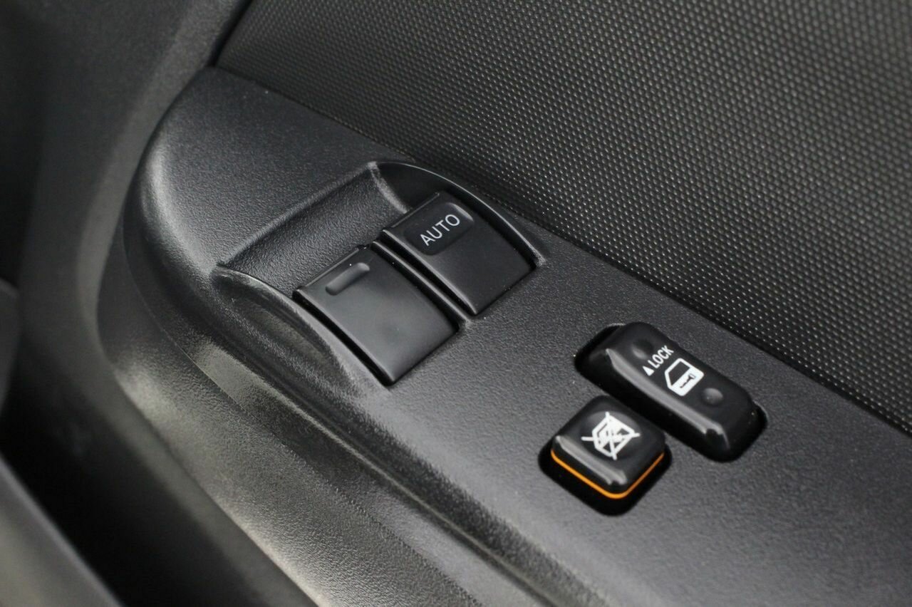 2016 Toyota HiAce Commuter - Image 7