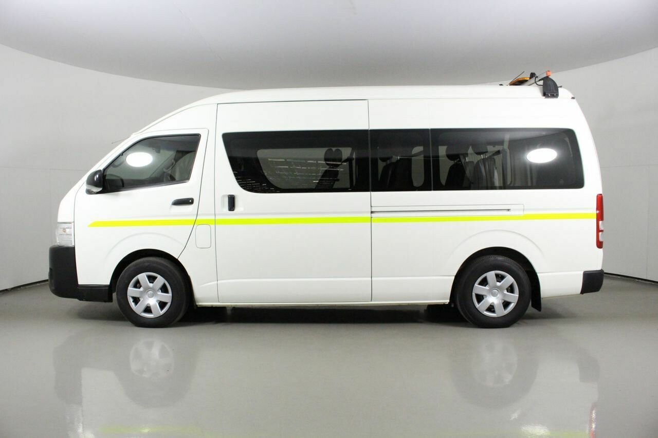 2016 Toyota HiAce Commuter - Image 5