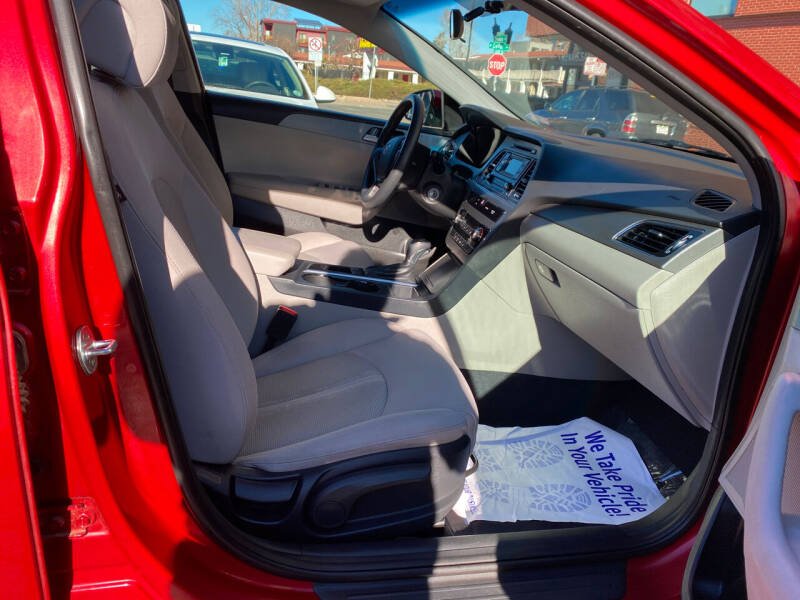 2017 Hyundai Sonata Red - Image 3