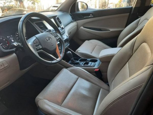 2017 Hyundai Tucson Black - Image 4