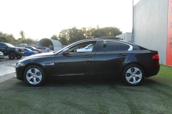 2017 Jaguar XE25t 4dr Sedan