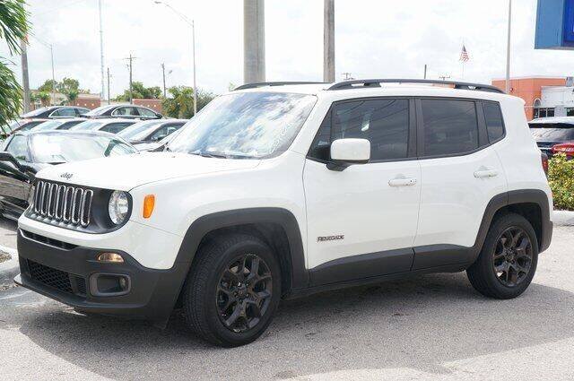 2017 Jeep Renegade - Image 2