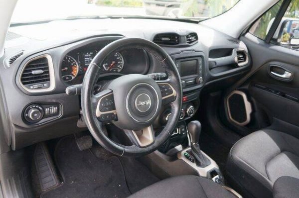 2017 Jeep Renegade - Image 6