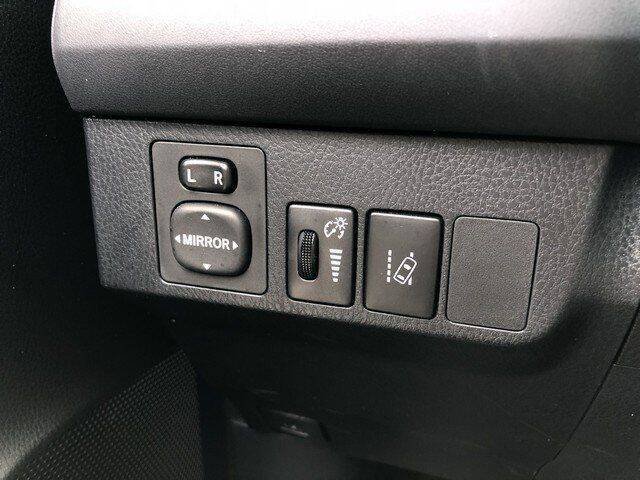 2017 Toyota RAV4 - Image 5