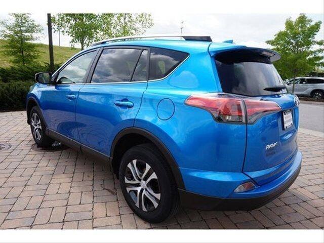 2017 Toyota RAV4 - Image 12