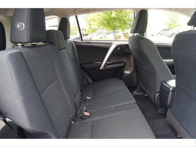 2017 Toyota RAV4 - Image 10