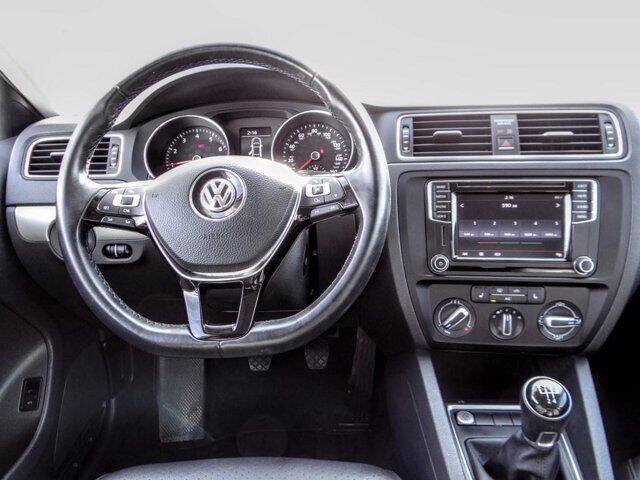 2017 Volkswagen Jetta - Image 5