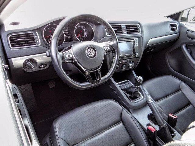 2017 Volkswagen Jetta - Image 4