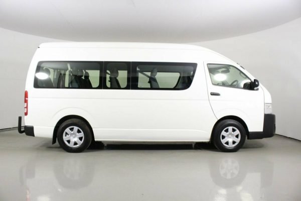 2018 Toyota Hiace Commuter - Image 7