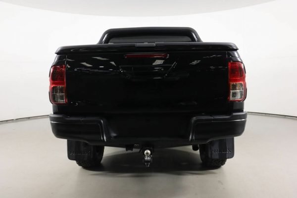 2018 Toyota Hilux SR5 for sale - Image 6