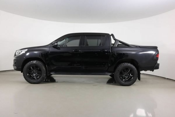 2018 Toyota Hilux SR5 for sale - Image 4