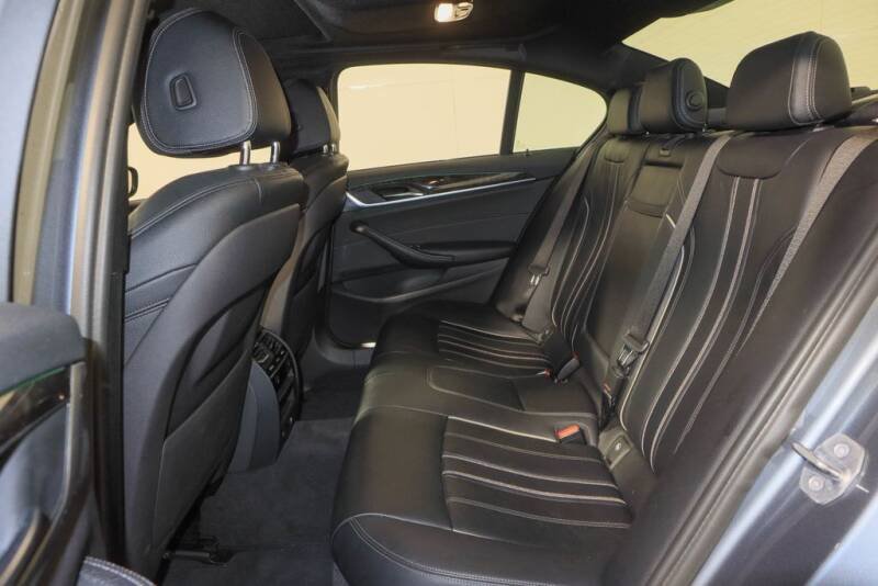 2018 BMW 5 Series - Image 5