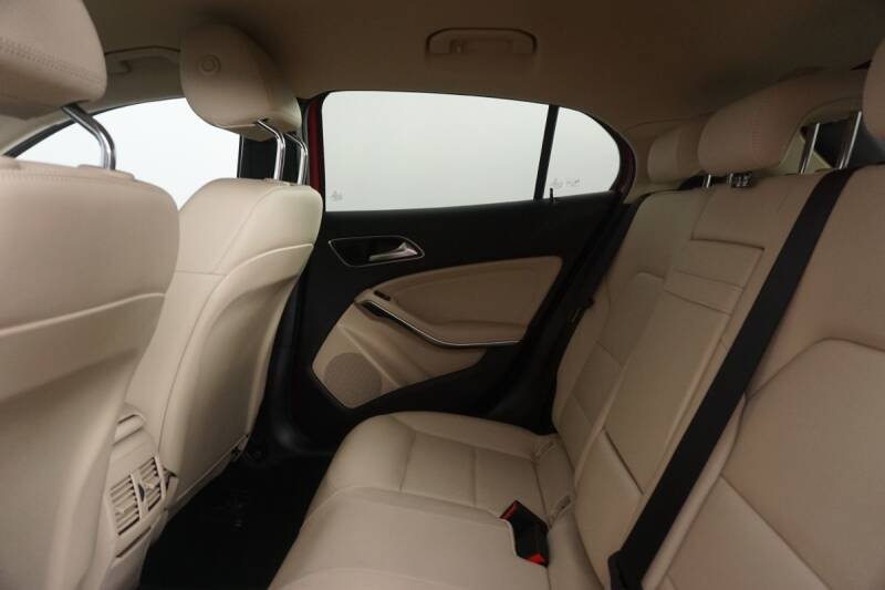 2018 Mercedes-Benz GLA - Image 13