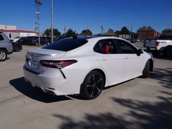 2018 Toyota Camry Wind Chill Pearl - Image 5