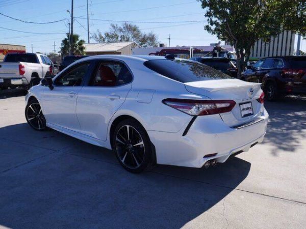 2018 Toyota Camry Wind Chill Pearl - Image 3