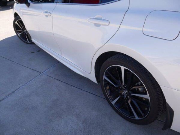 2018 Toyota Camry Wind Chill Pearl - Image 4