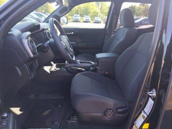 2018 Toyota Tacoma Black - Image 5