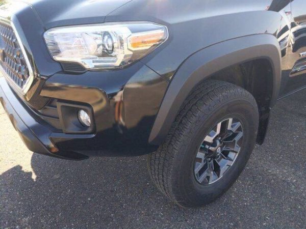 2018 Toyota Tacoma Black - Image 4
