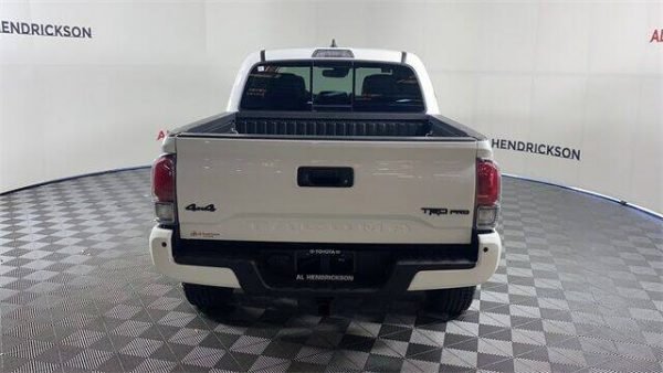2018 Toyota Tacoma White - Image 4