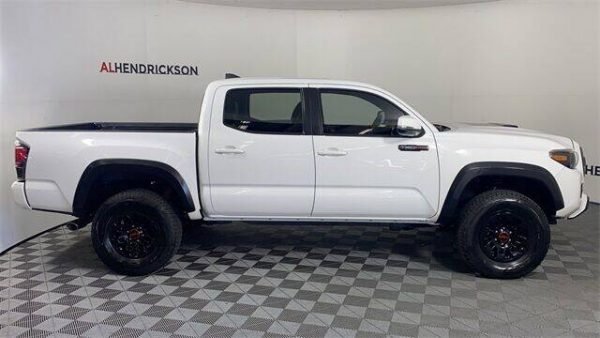 2018 Toyota Tacoma White - Image 7