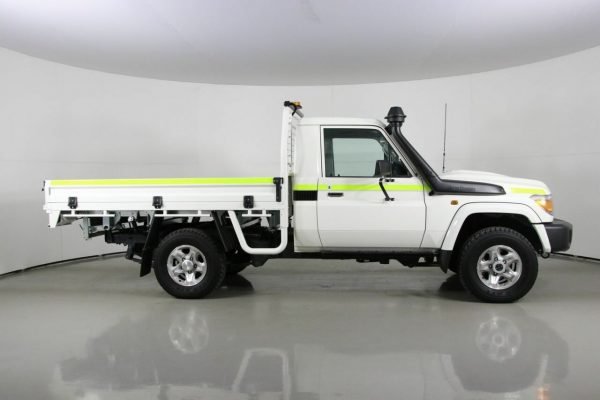 2021 Toyota Landcruiser 70 Series GX - Image 6