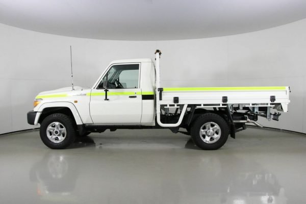 2021 Toyota Landcruiser 70 Series GX - Image 4