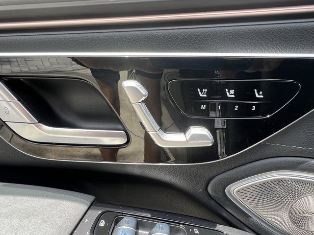 Mercedes-Benz EQS 450+Obsidian Black metallic - Image 11
