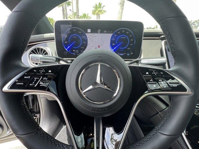 Mercedes-Benz EQS 450+Obsidian Black metallic - Image 16
