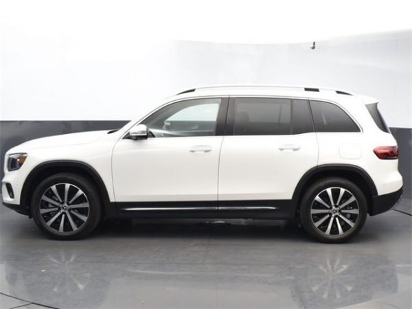2023 Mercedes-Benz GLB 250 4MATIC SUV - Image 2
