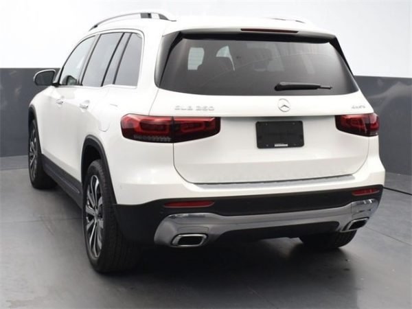 2023 Mercedes-Benz GLB 250 4MATIC SUV - Image 4
