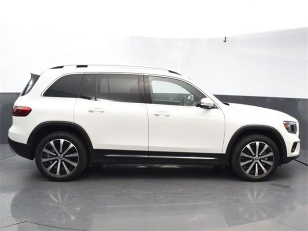2023 Mercedes-Benz GLB 250 4MATIC SUV - Image 6