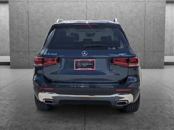 Mercedes-Benz GLB 250 SUV 2023 - Image 8