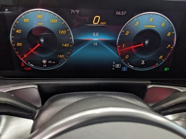 New Mercedes-Benz GLB 250 SUV - Image 2