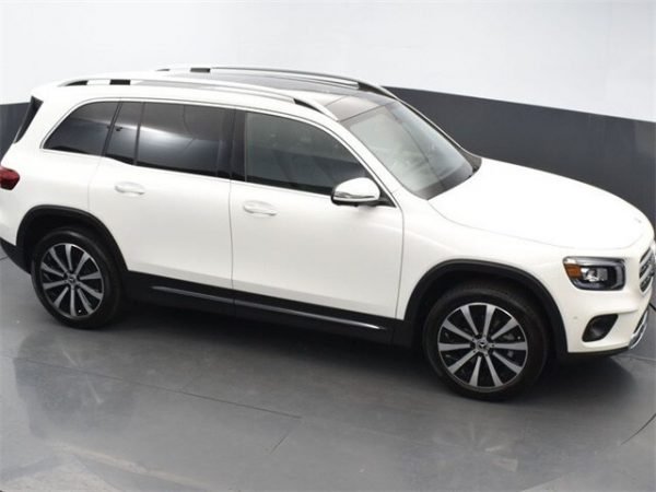 Mercedes-Benz GLB 250 SUV Polar White - Image 3