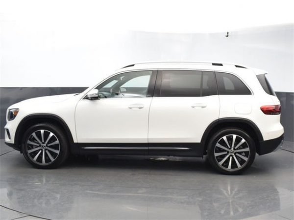Mercedes-Benz GLB 250 SUV Polar White - Image 4