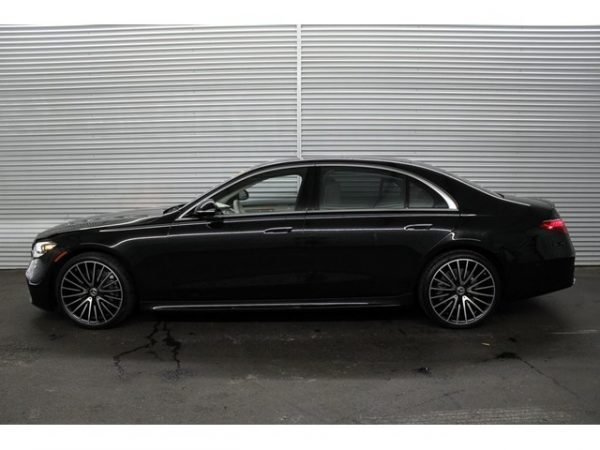 Mercedes-Benz S 500 4MATIC Sedan For Sale - Image 4