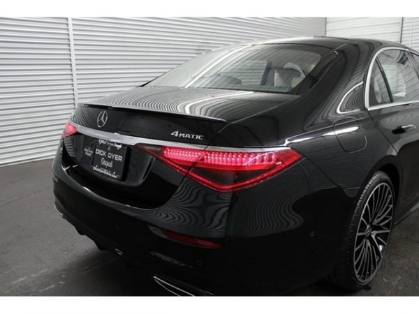 Mercedes-Benz S 500 4MATIC Sedan For Sale - Image 7