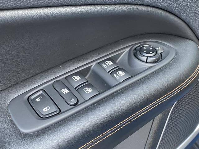 2017 Jeep Compass Laser Blue Pearlcoat - Image 4