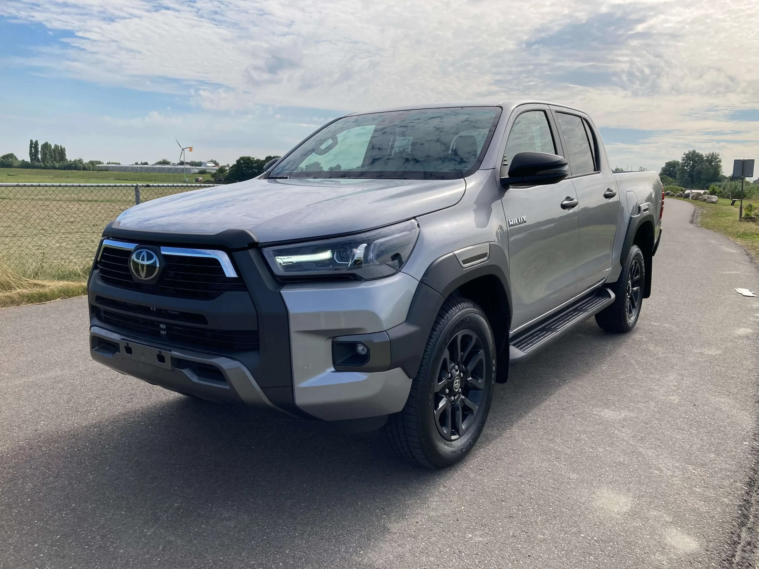 2022 Toyota Hilux Hilux For Sale – Double Cab 4×4 2.8D-4D – Invincible Full option - Image 5
