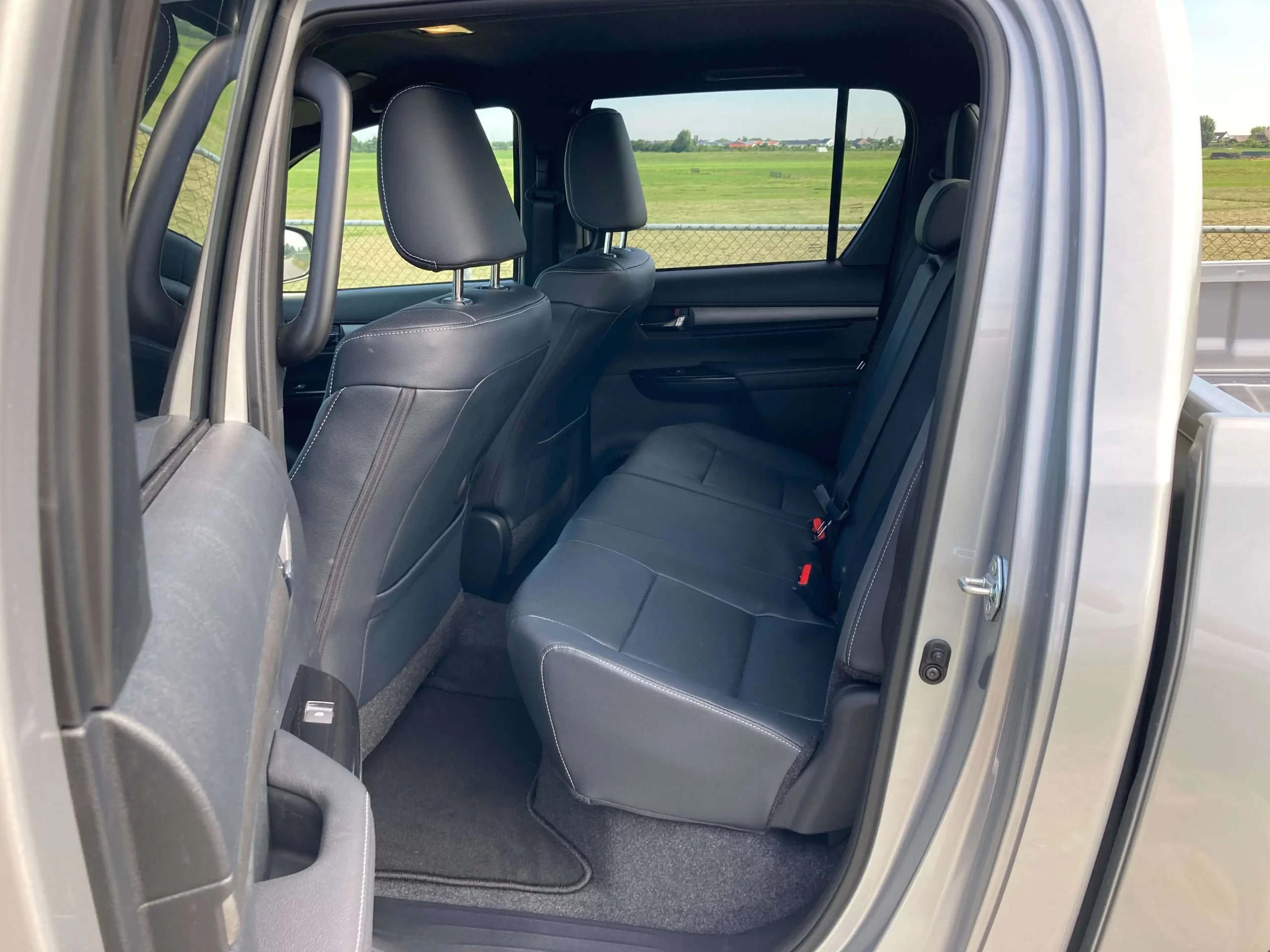 2022 Toyota Hilux Hilux For Sale – Double Cab 4×4 2.8D-4D – Invincible Full option - Image 3
