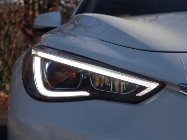 2017 Infiniti Q60 Majestic White - Image 5